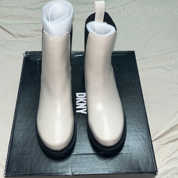 DKNY Womens Ivory Pull Tab Rick Round Toe Block Heel Slip On Leather Chelsea -6 - Picture 2 of 7